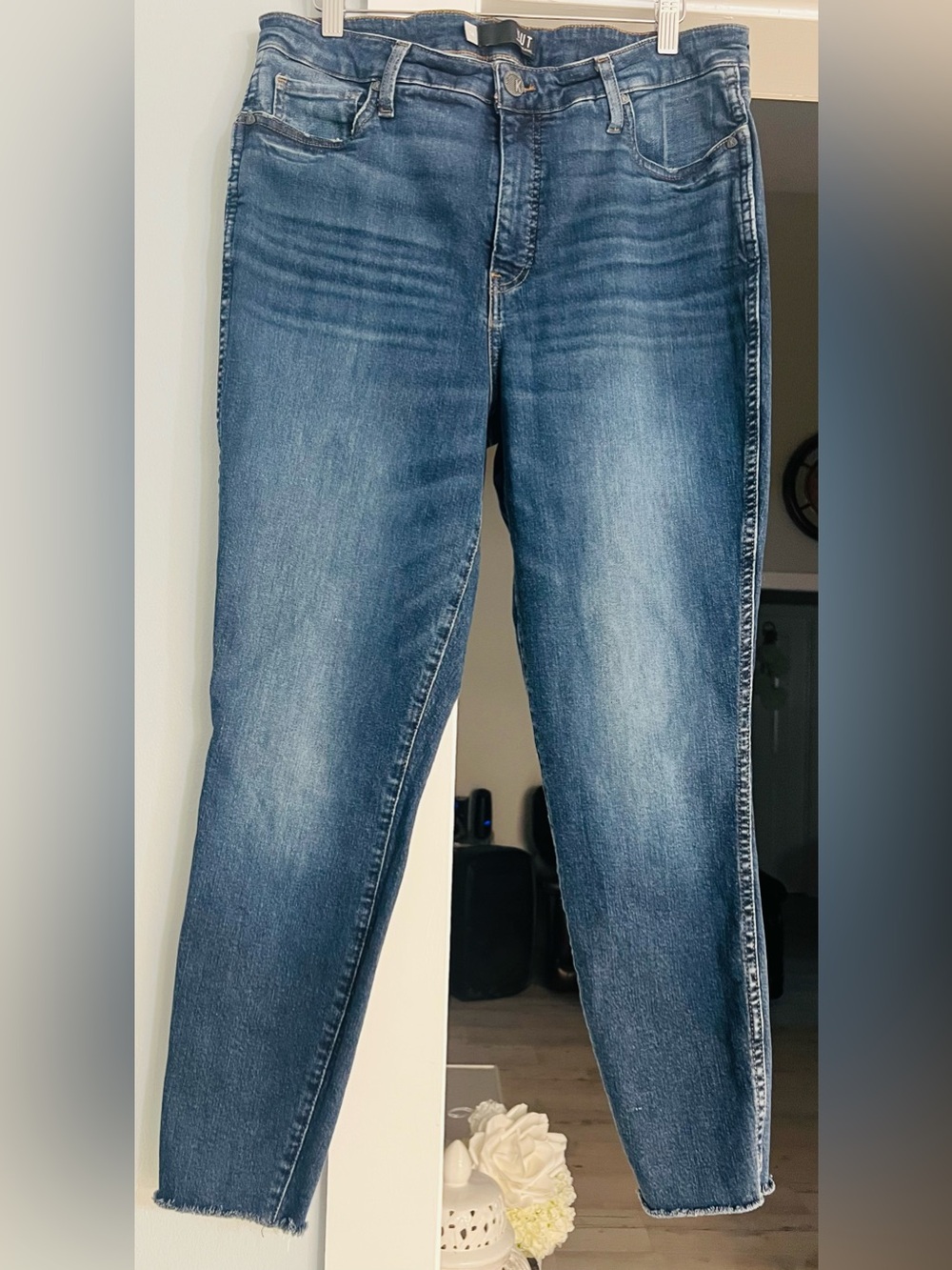 Kut from the Kloth Midwash Blue Skinny Jeans Women’s size 14